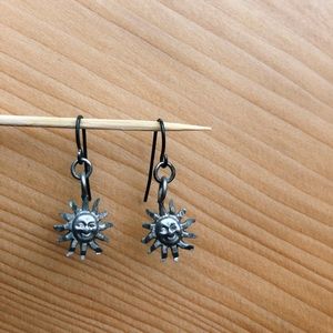 Beautiful sunshine earrings! Never worn!